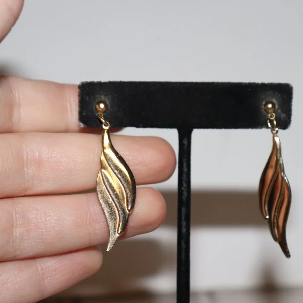 💛✨ Vintage Gold Dangle Earrings · Post · 1.75